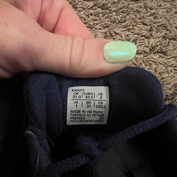 Boys ASICS running shoe - Picture 2 of 3